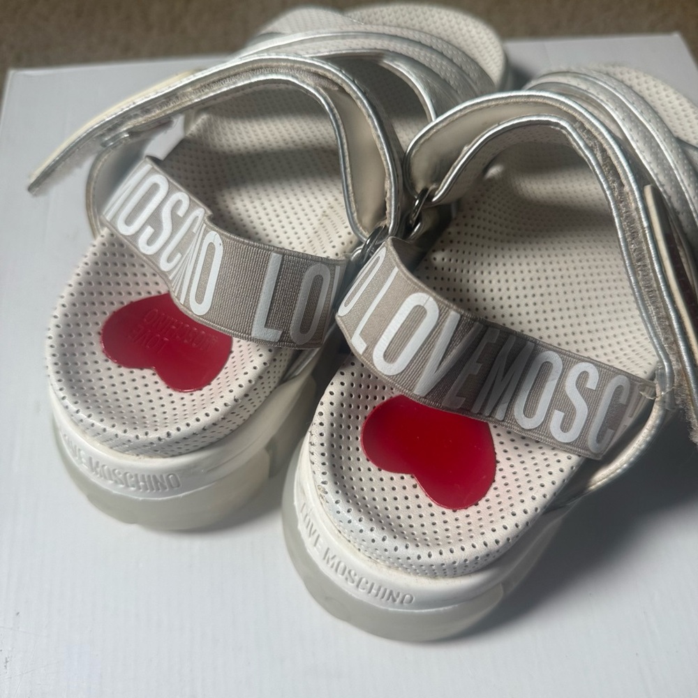 ✨Love Moschino Sandals✨